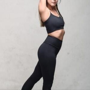 zen nomad women's Symmetrical Yoga